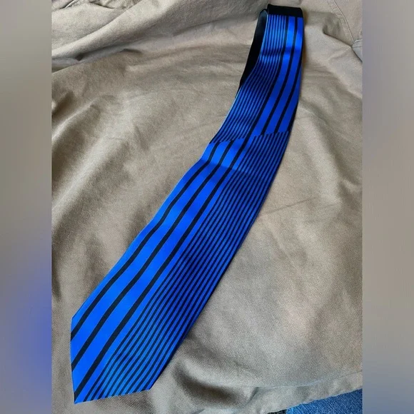 Steven Land Luxury Blue and Black Vertical Striped 100% Silk Tie - Picture 2 of 7